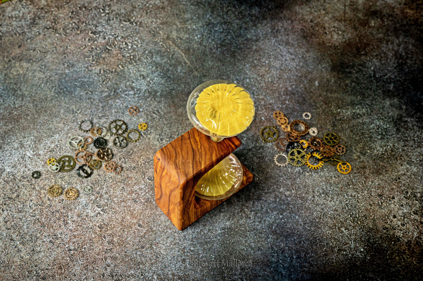 Sand clock 10 min made of olive wood, original design of the handmade interchangeable hourglass