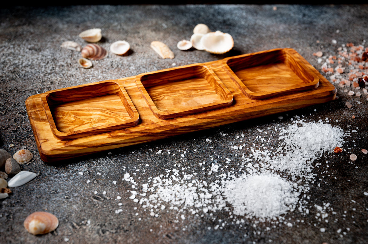 Large salt shaker with a useful lid and 3 compartments of olive wood for all kinds of salt, spices and all kinds of condiments, salt cellar