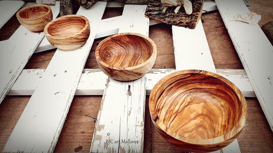 Set of wooden bowls of different sizes, Snack Olive Wood Bowl and Small Fruit, Medieval Bowl Wedding Table Decoration, Mid Century Wood Tray