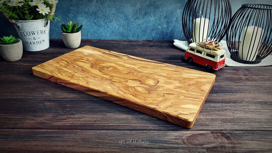 Customizable cutting board ideal for wedding gifts, birthdays, housewarming