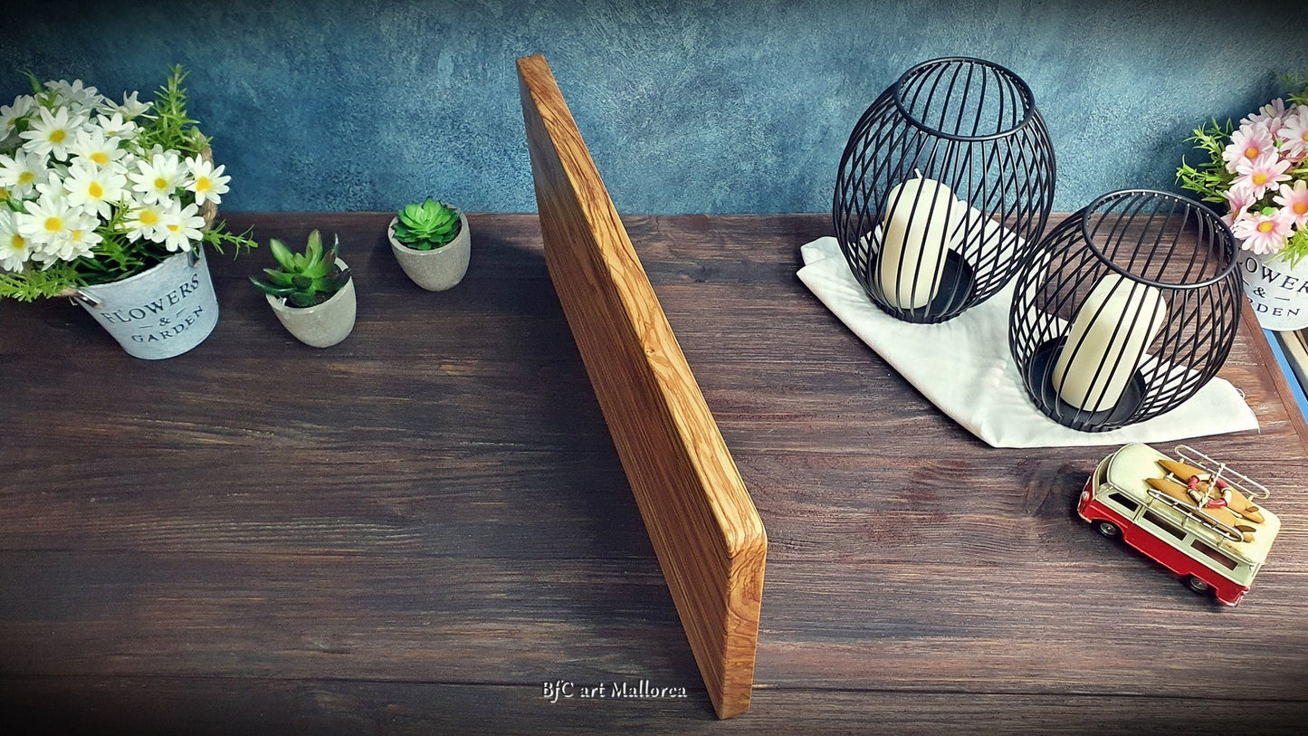 Customizable cutting board ideal for wedding gifts, birthdays, housewarming