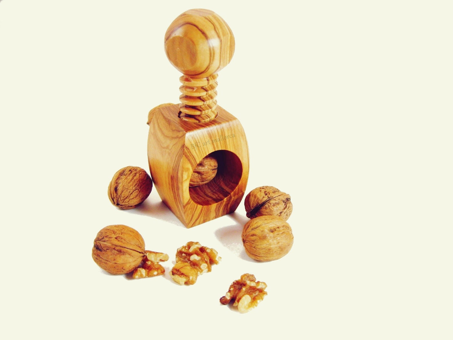 Nutbreaker Olive Wood, Wooden Nutcracker, Eco-friendly Nutcracker, Threaded Nutbreaker, Pressure Breaker Nutcracker, Turning Nutbreaker