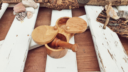 Salt Shaker and Salt Spoon Set ,Seasoning Tools , Salt and Sugar Box, Salt Shaker For Fine and Coarse Salt, Wooden Table Salt Shaker, Sugar