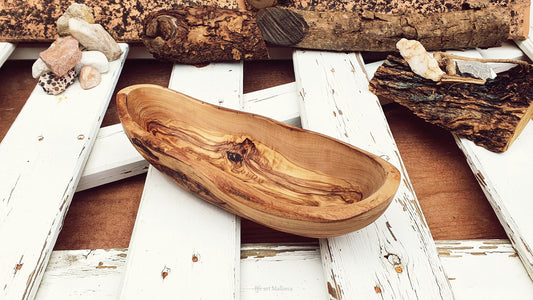 Customizable wooden bowls, Boat-shaped bowl in olive wood with a live edge for bread, fruit, etc.