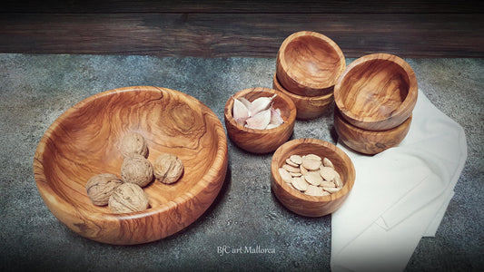 Set of 6 Bowls and 1 Olive Wood Salad Bowl for Individual Services, Set of Small Wooden Bowls and Salad Bowl, Sustainable Wooden Craft Bowl