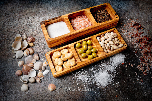 Large salt shaker with a useful lid and 3 compartments of olive wood for all kinds of salt, spices and all kinds of condiments, salt cellar