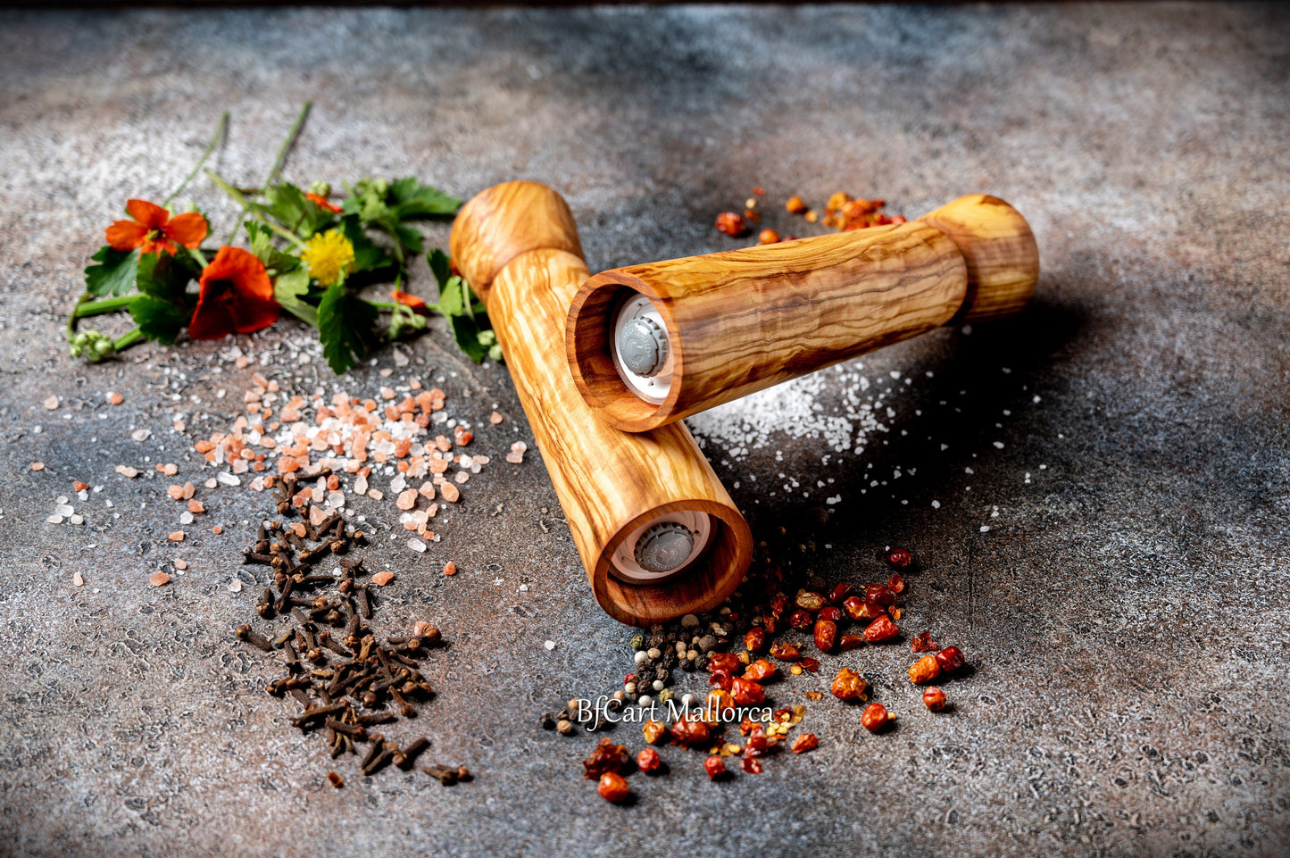 Pepper Shaker for Grinding peppers and Salt High quality , One hand salt and pepper mill, Large Capacity olive wood Ceramic Grinders