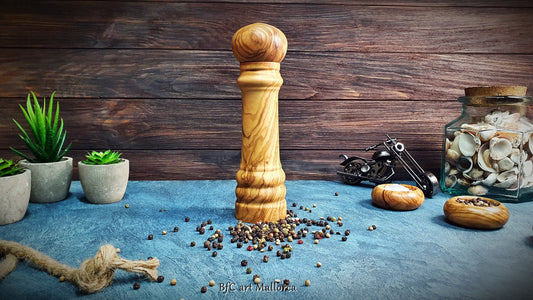 Pepper Grinder Olive Wood Handmade Pepper Mill for Grinding all kinds of Peppers and salt, Unique and traditional Pepper Mill Table Kit
