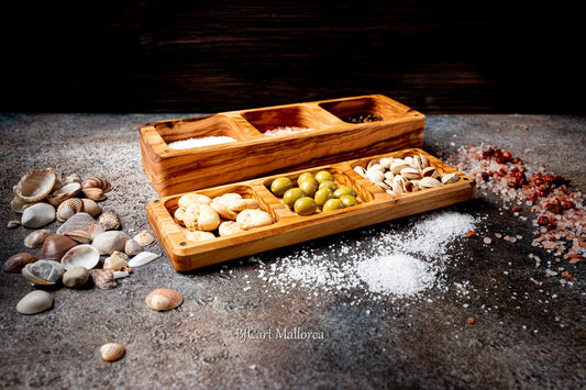 Large salt shaker customizable with a usable lid and 3 compartments of olive wood for salt, Wooden Salt and Pepper Box with lid and spoon