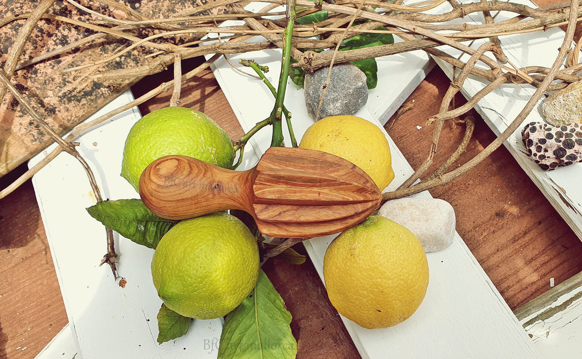Handmade Olive Wood Citrus Reamer: Quick Juice Squeezer (5.1 inch)