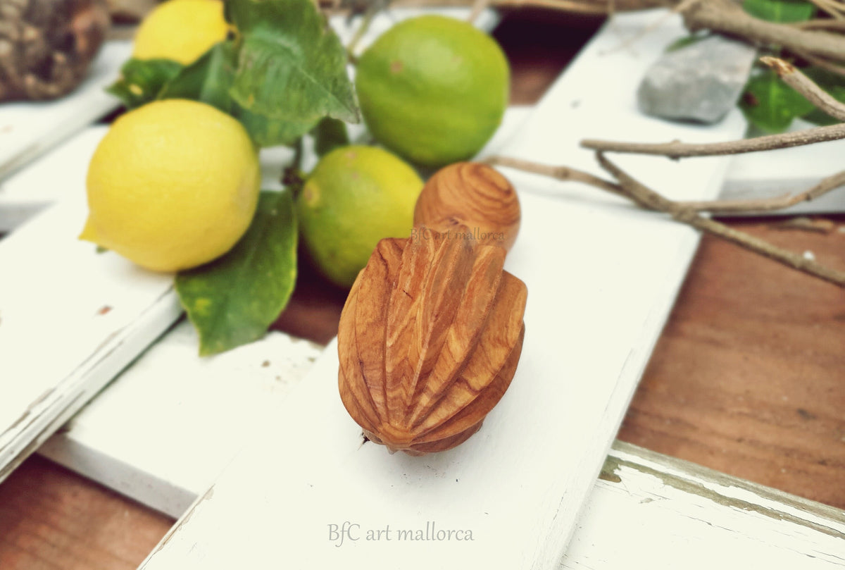 Handmade Olive Wood Citrus Reamer: Quick Juice Squeezer (5.1 inch)
