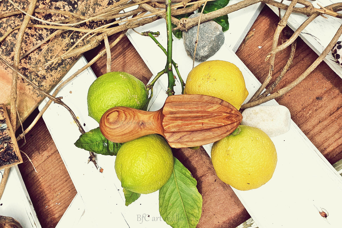 Handmade Olive Wood Citrus Reamer: Quick Juice Squeezer (5.1 inch)
