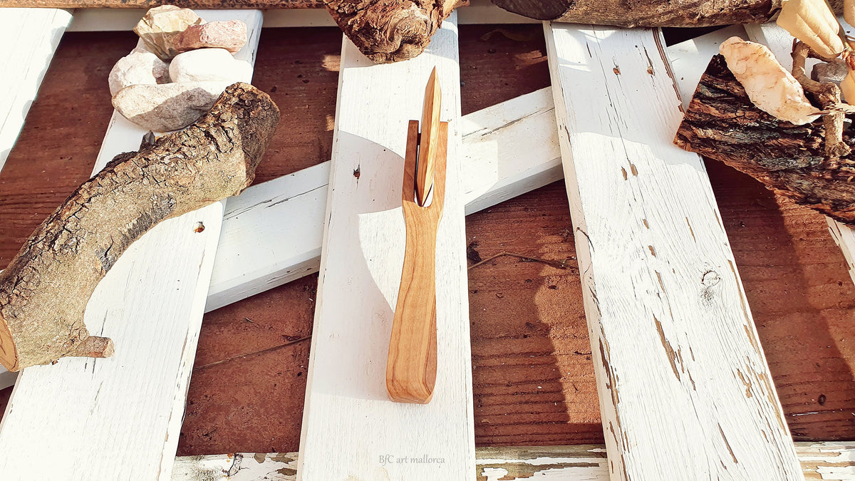 Handcrafted Olive Wood Pizza Cutter: Rustic Kitchen Decor