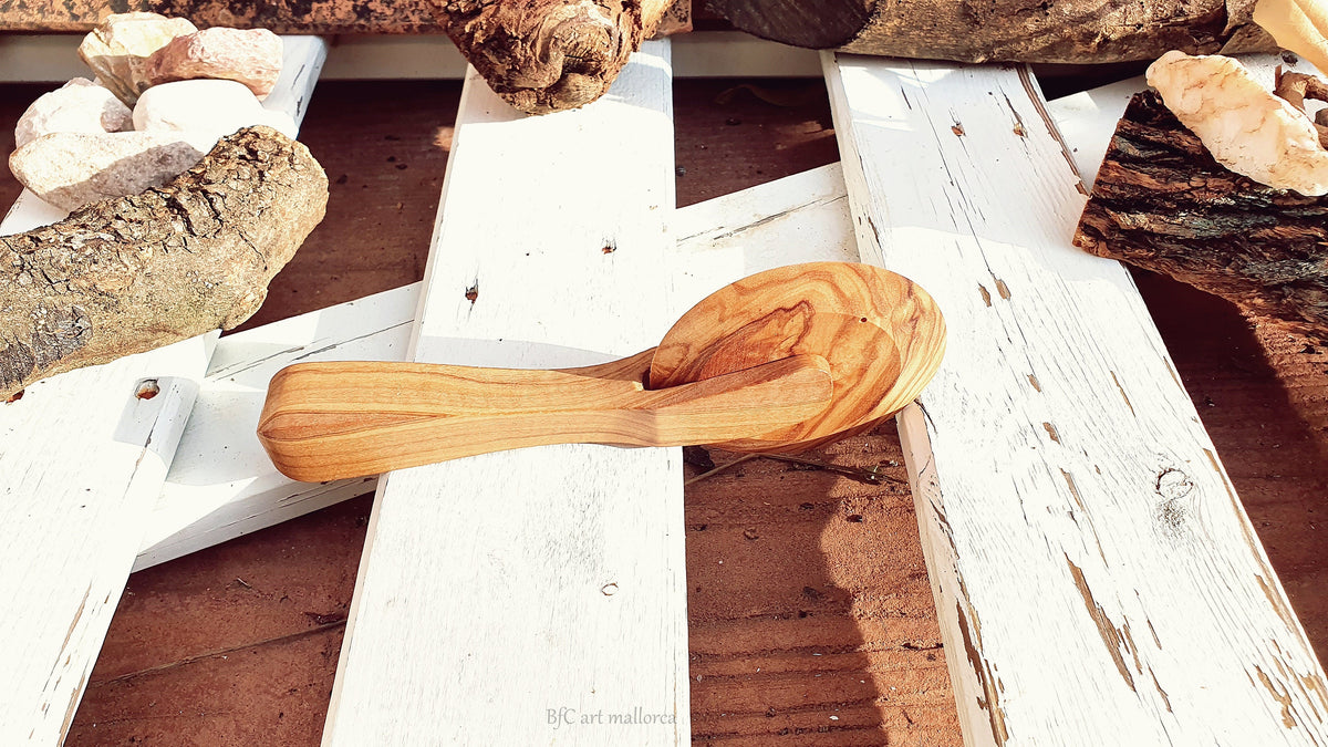 Handcrafted Olive Wood Pizza Cutter: Rustic Kitchen Decor