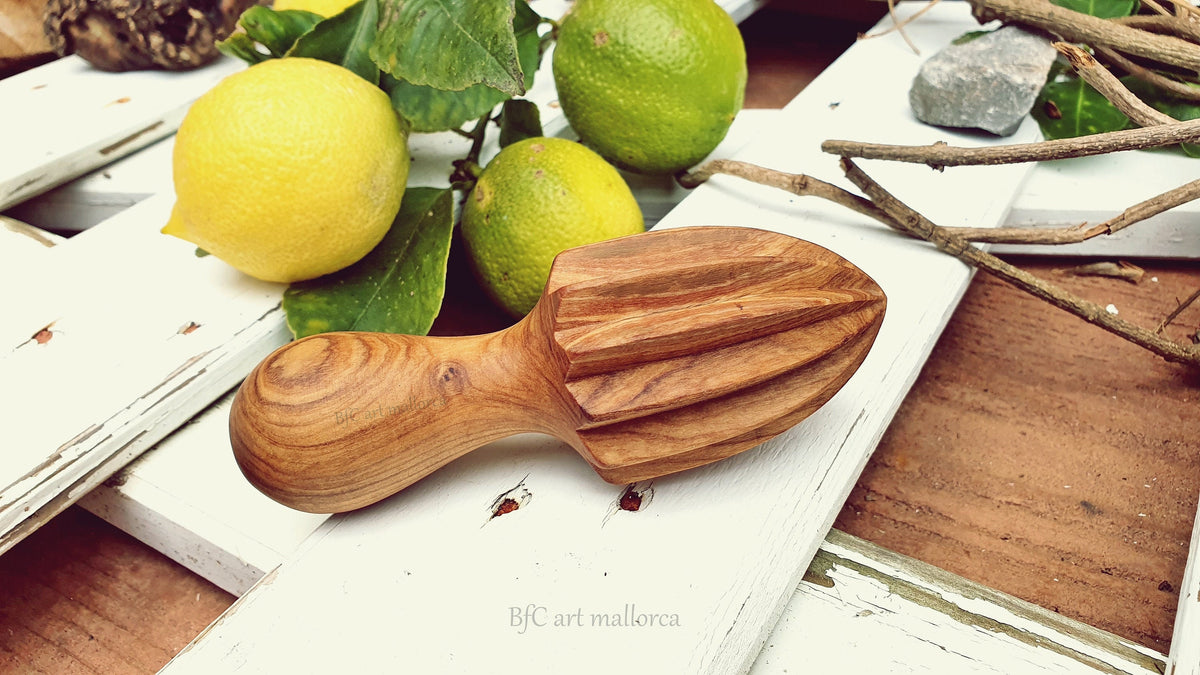Handmade Olive Wood Citrus Reamer: Quick Juice Squeezer (5.1 inch)