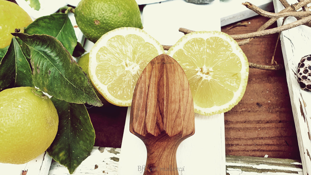 Handmade Olive Wood Citrus Reamer: Quick Juice Squeezer (5.1 inch)