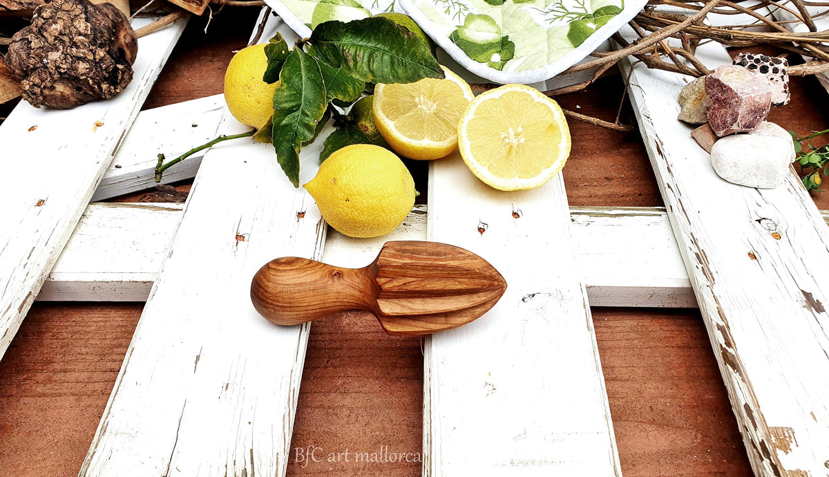 Handmade Olive Wood Citrus Reamer: Quick Juice Squeezer (5.1 inch)