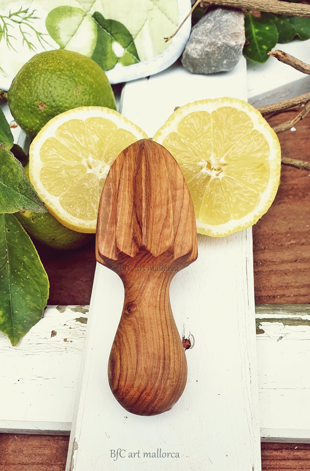 Handmade Olive Wood Citrus Reamer: Quick Juice Squeezer (5.1 inch)