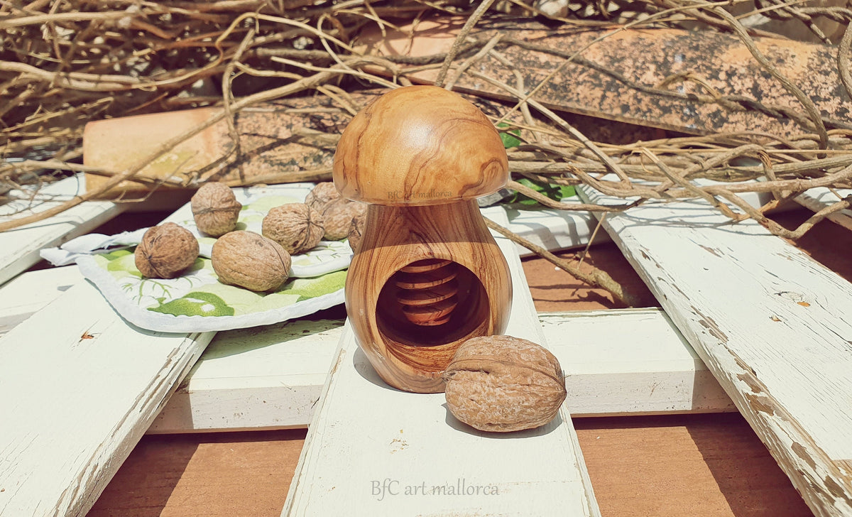 Nutcracker Mushroom, Nutbreaker Olive Wood, Wooden Nutcracker, Eco-friendly Nut Cracker, Pressure Breaker Nutcracker, Smashed Walnut