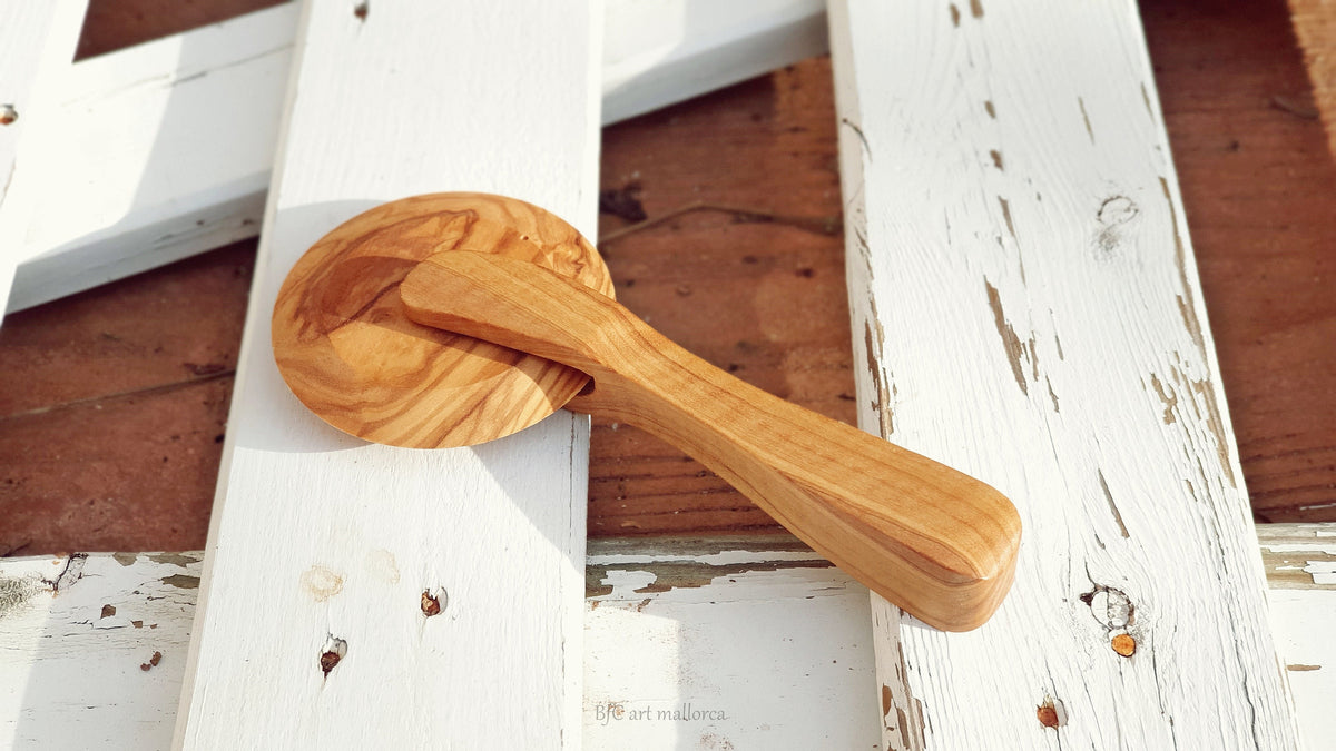 Handcrafted Olive Wood Pizza Cutter: Rustic Kitchen Decor