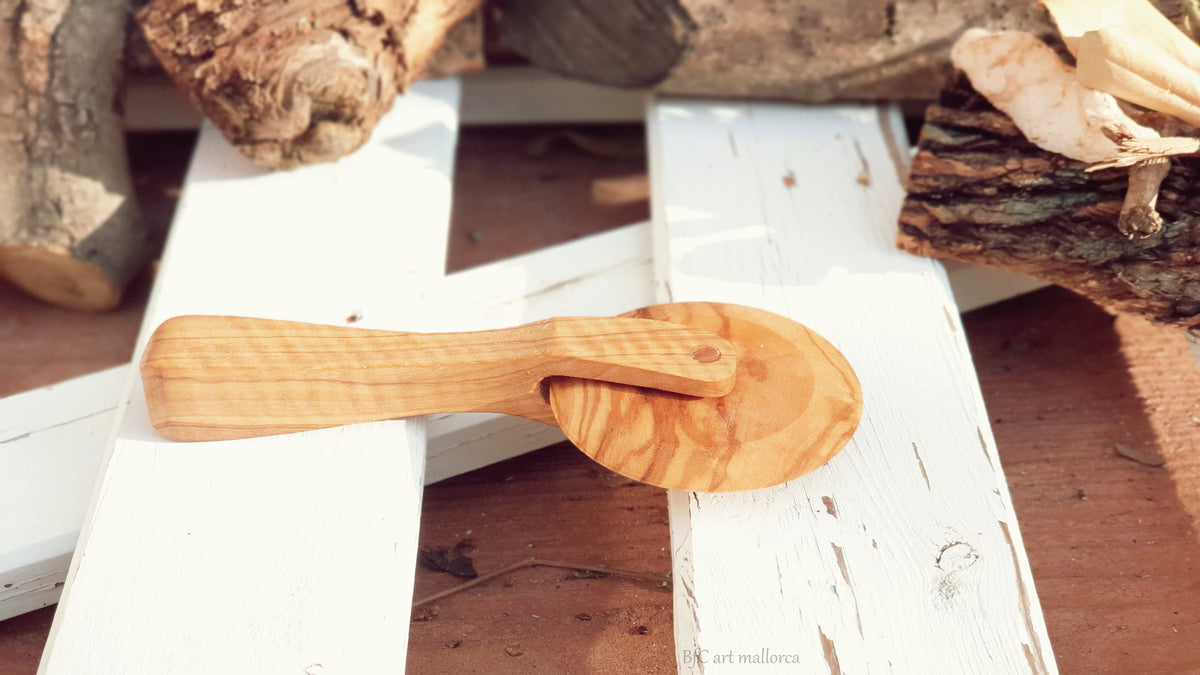 Handcrafted Olive Wood Pizza Cutter: Rustic Kitchen Decor