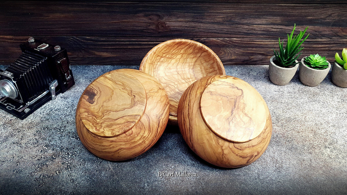 Set of 4 olive wood bowls: small rustic bowls for serving desserts and cereals.