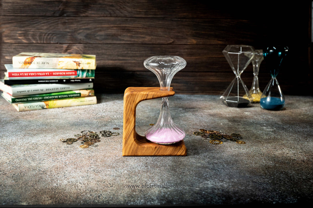 Customizable Hourglass original design with an olive wood support 10 min