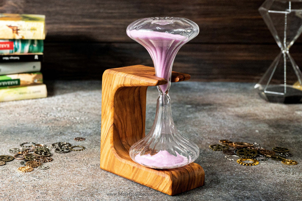 Hourglass original design with an olive wood support 10 min