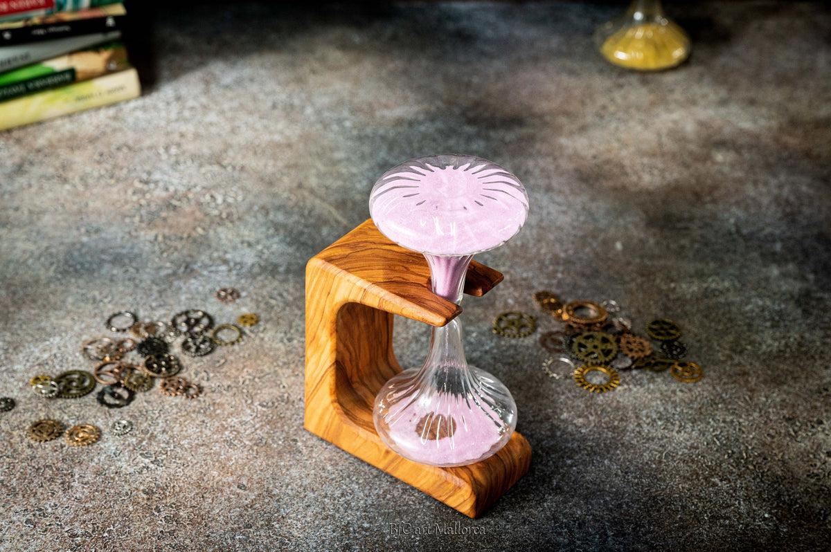 Customizable Hourglass original design with an olive wood support 10 min
