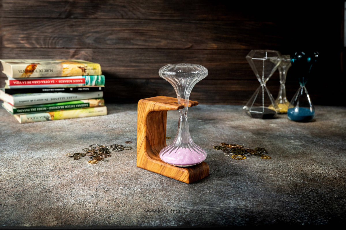 Customizable Hourglass original design with an olive wood support 10 min