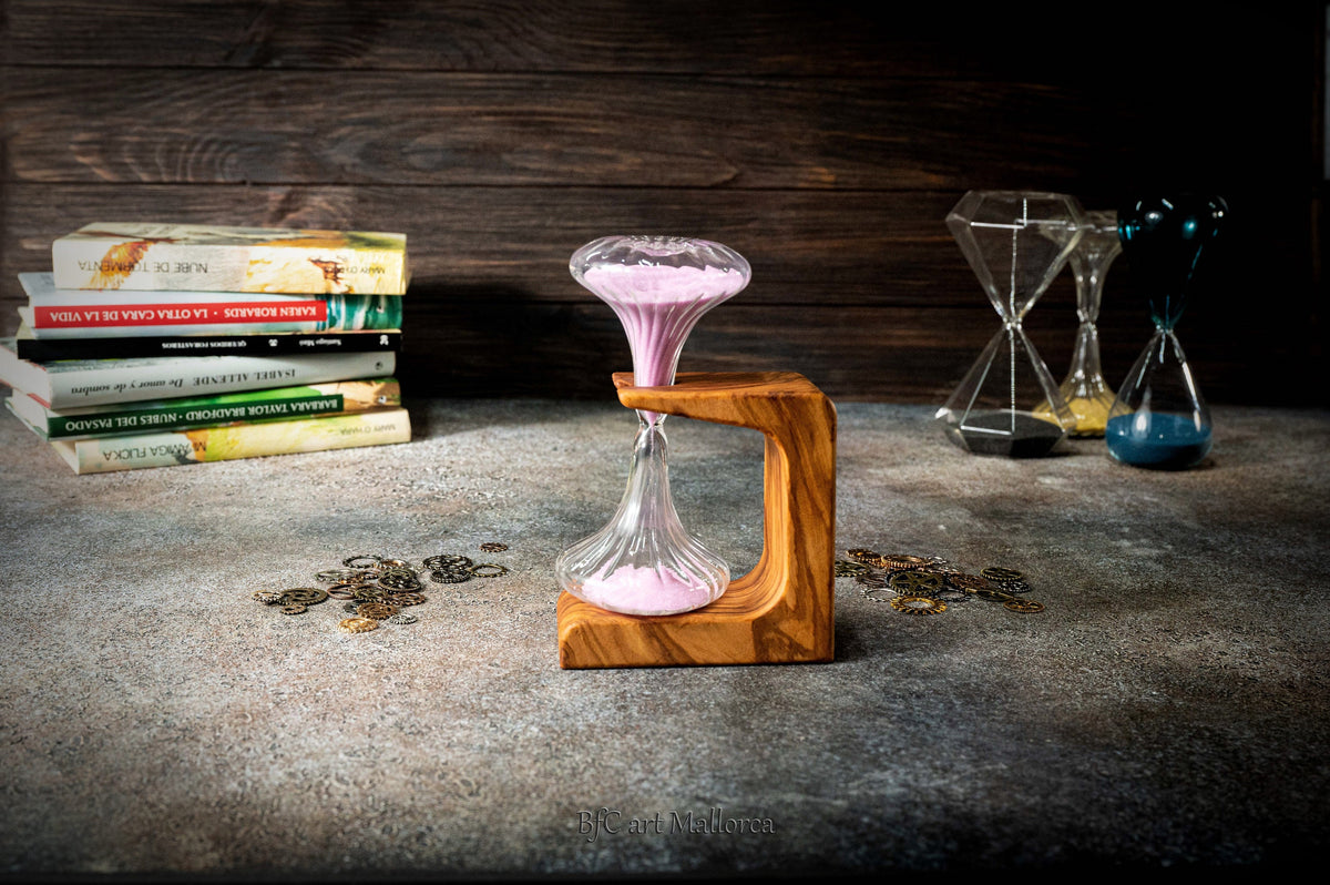 Customizable Hourglass original design with an olive wood support 10 min