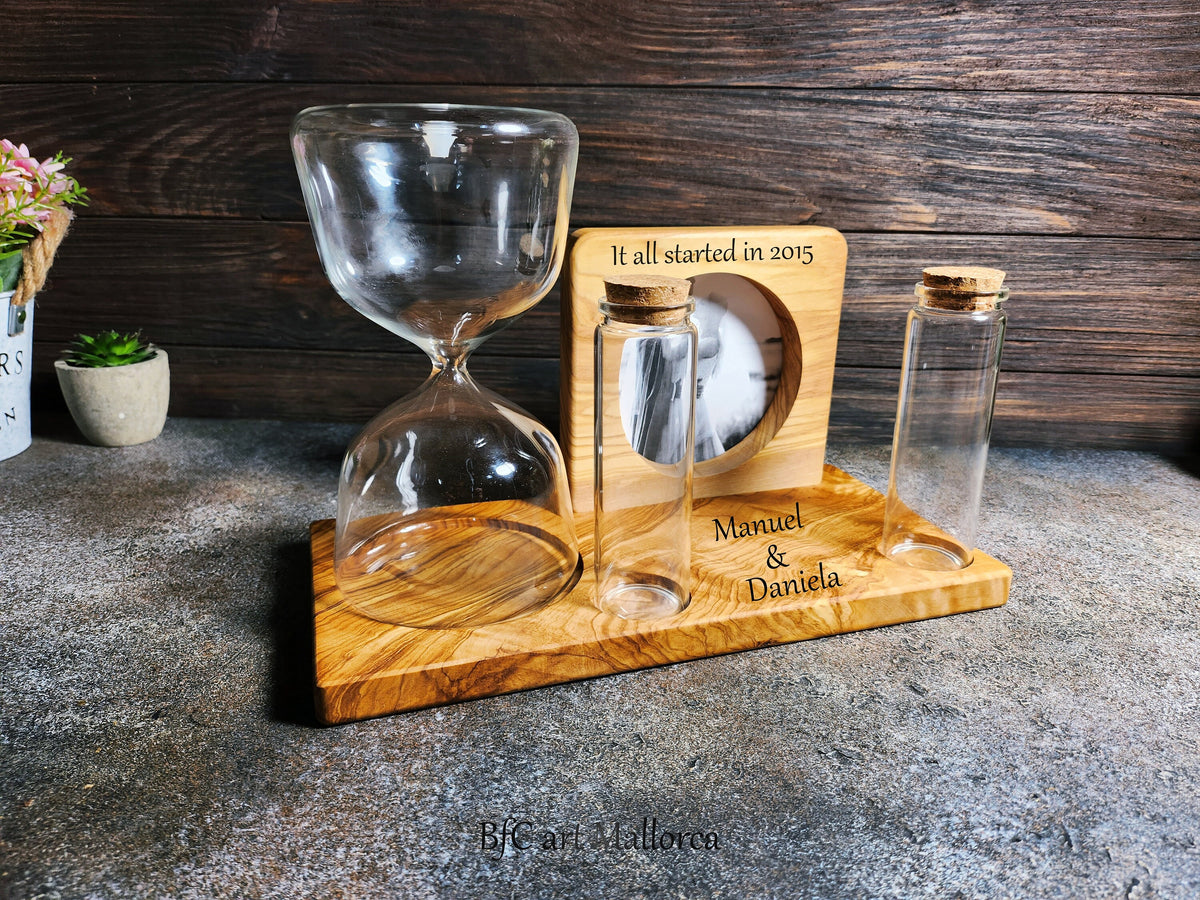 Elegant Unity Sand Set for Wedding Ceremony with photo of the bride and groom, Hourglass Design for a Capture Love in an Unforgettable Way