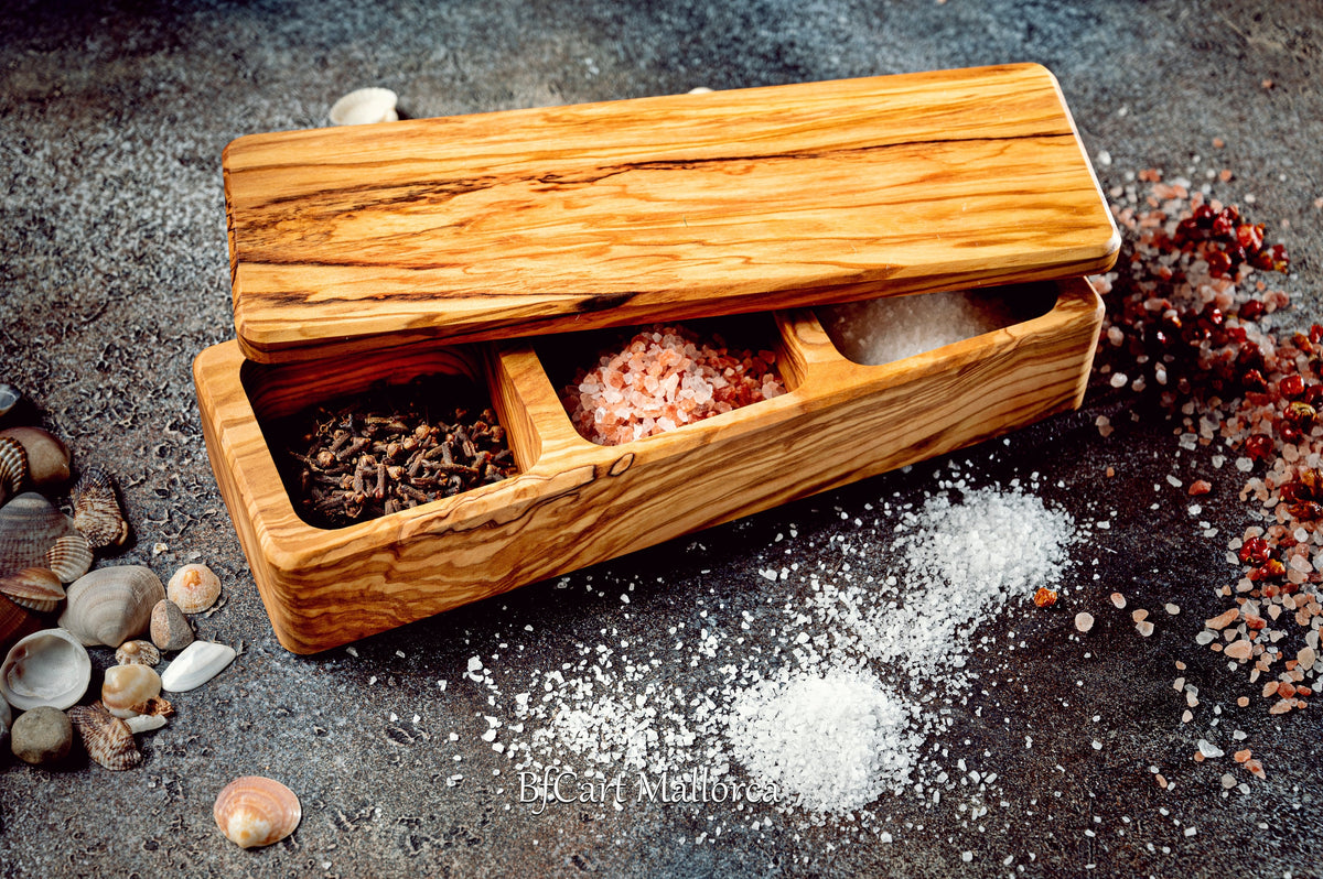 Large salt shaker with a useful lid and 3 compartments of olive wood for all kinds of salt, spices and all kinds of condiments, salt cellar