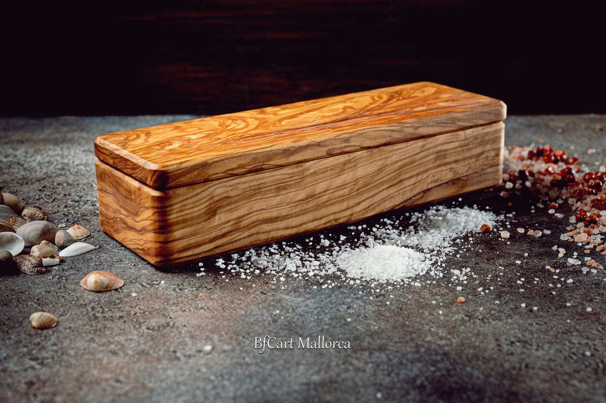 Large salt shaker with a useful lid and 3 compartments of olive wood for all kinds of salt, spices and all kinds of condiments, salt cellar