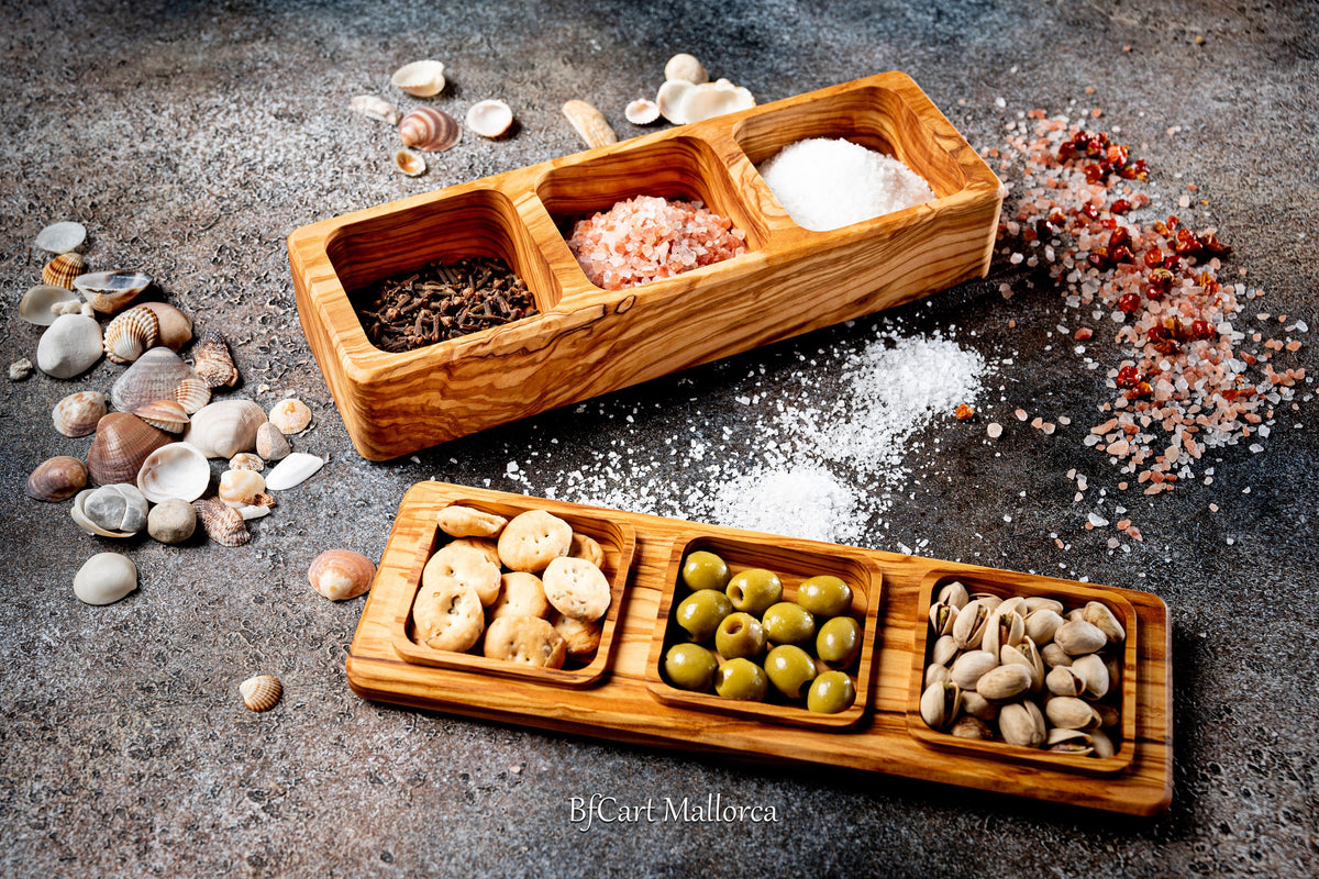 Large salt shaker with a useful lid and 3 compartments of olive wood for all kinds of salt, spices and all kinds of condiments, salt cellar