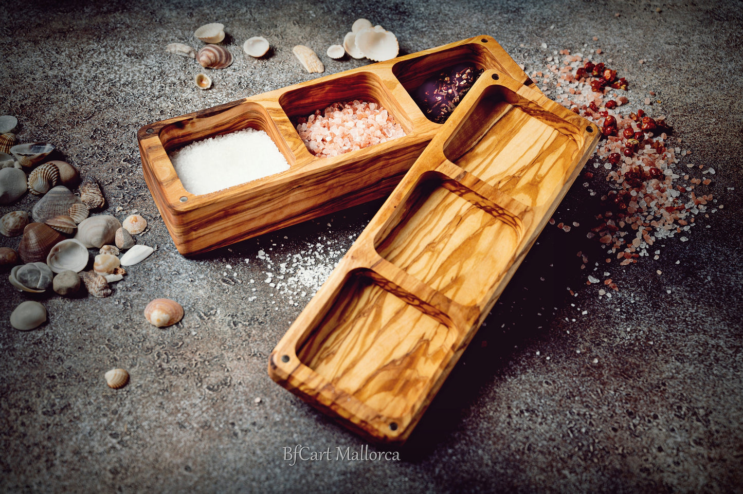 Large salt shaker customizable with a usable lid and 3 compartments of olive wood for salt, Wooden Salt and Pepper Box with lid and spoon