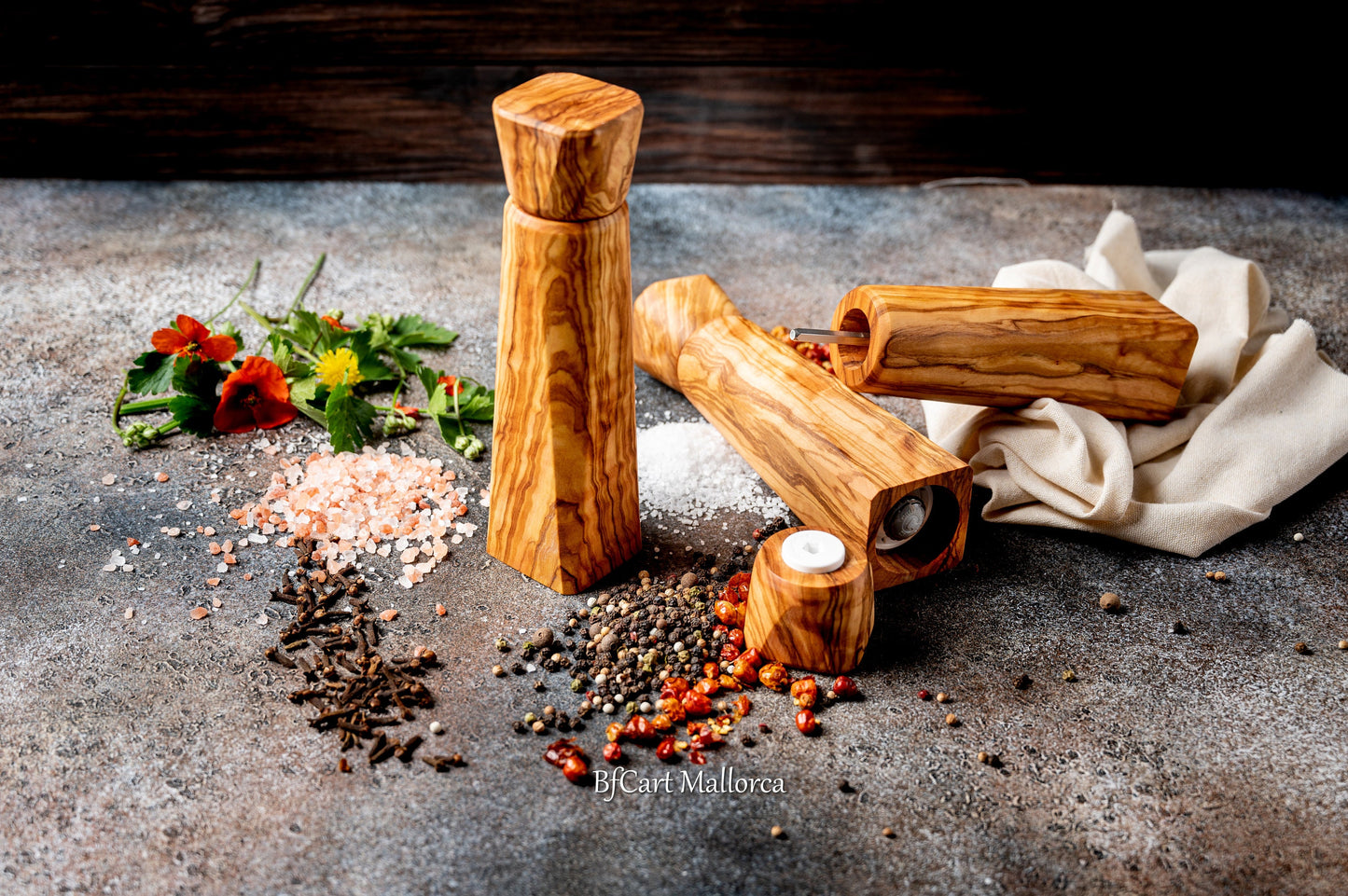 Customizable olive wood pepper mill for peppers or salt, Exclusive and own pepper shaker design