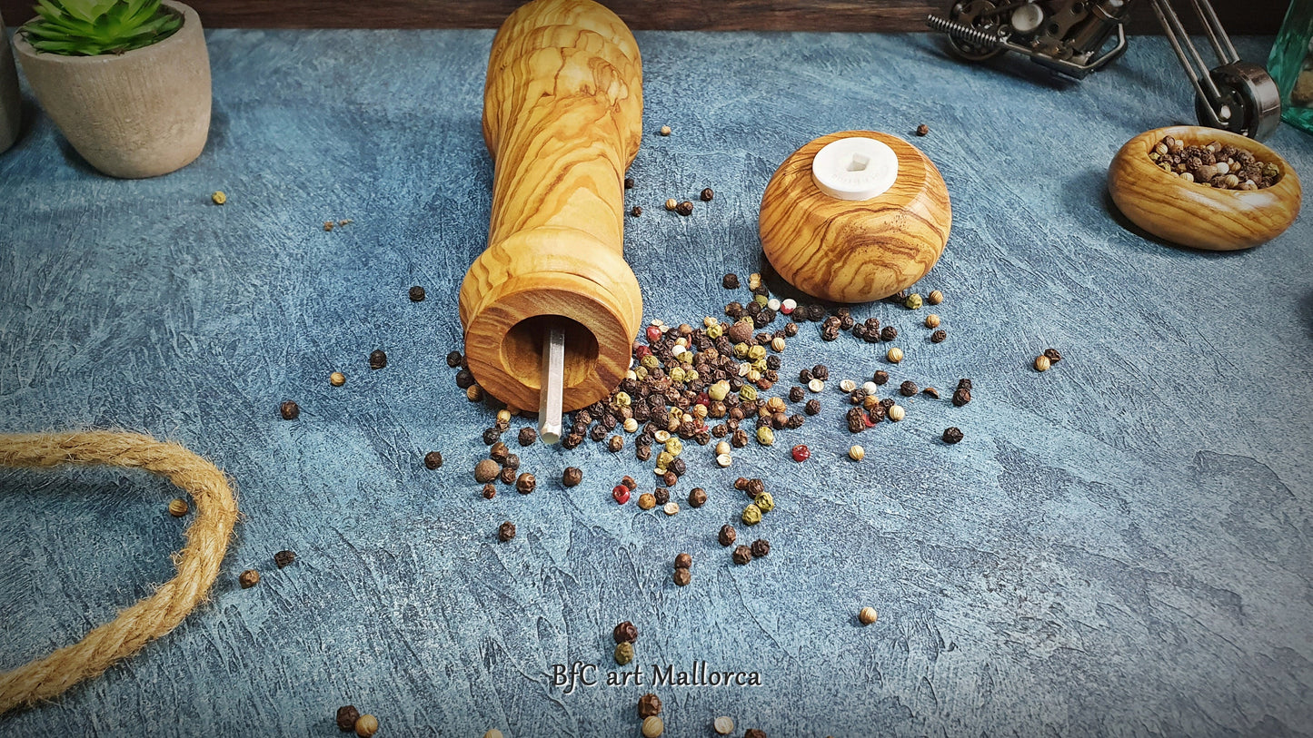 Pepper Grinder Olive Wood Handmade Pepper Mill for Grinding all kinds of Peppers and salt, Unique and traditional Pepper Mill Table Kit