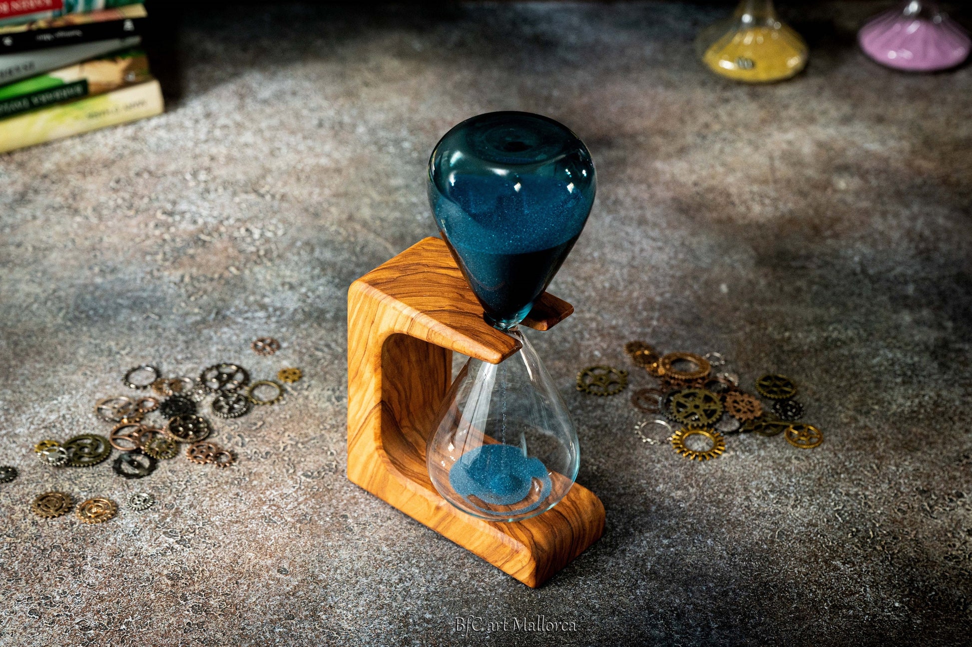 Table sand clock Decorative hourglass holder of 15 min. in olive wood Customizable, Modern hourglass , sand hourglass timer.