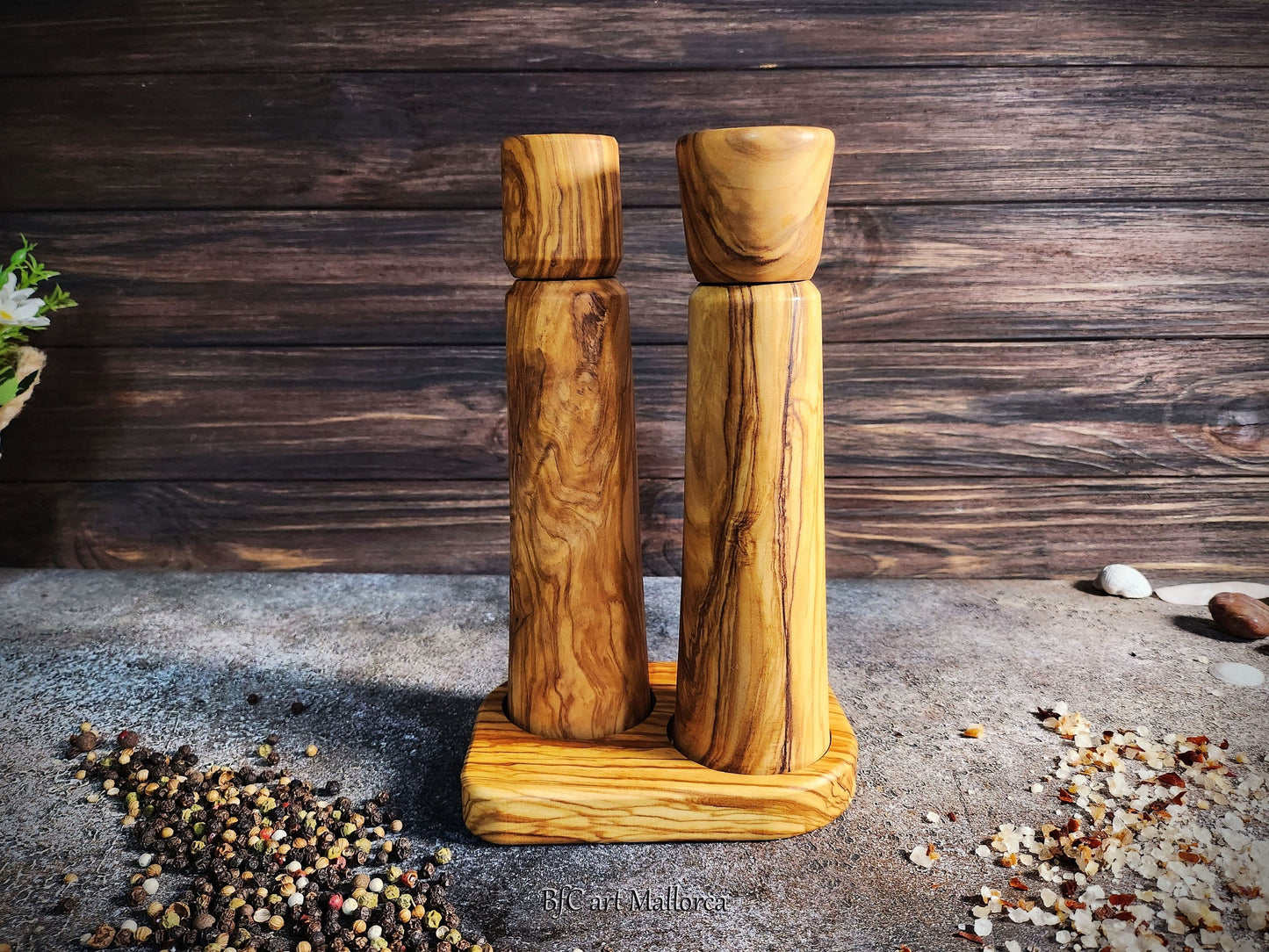 set pepper mill of olive wood and tray set
