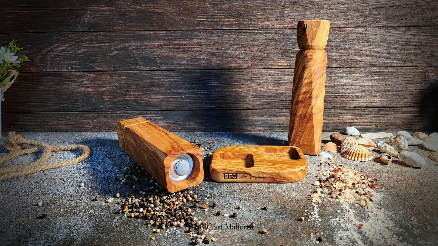 Salt and pepper grinder set handmade with base, Set of 2 Salt and Pepper of Olive Wood with ceramic mechanism and tray, Pepper mill Tray